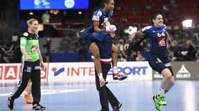 La joie des Bleues après leur victoire face à la Suède