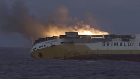 Le navire de commerce italien "Grande America" a été victime d'un incendie dimanche soir dans le golfe de Gascogne.