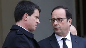 La popularité de François Hollande (D) et Manuel Valls (G) est en hausse pour le 3e mois consécutif.