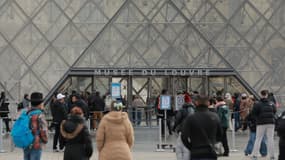 L'entrée du musée du Louvre à Paris, le 27 janvier 2025.
