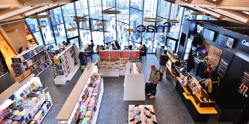 Le Café Fnac a ouvert le 8 juillet à la Gare du Nord, à Paris.