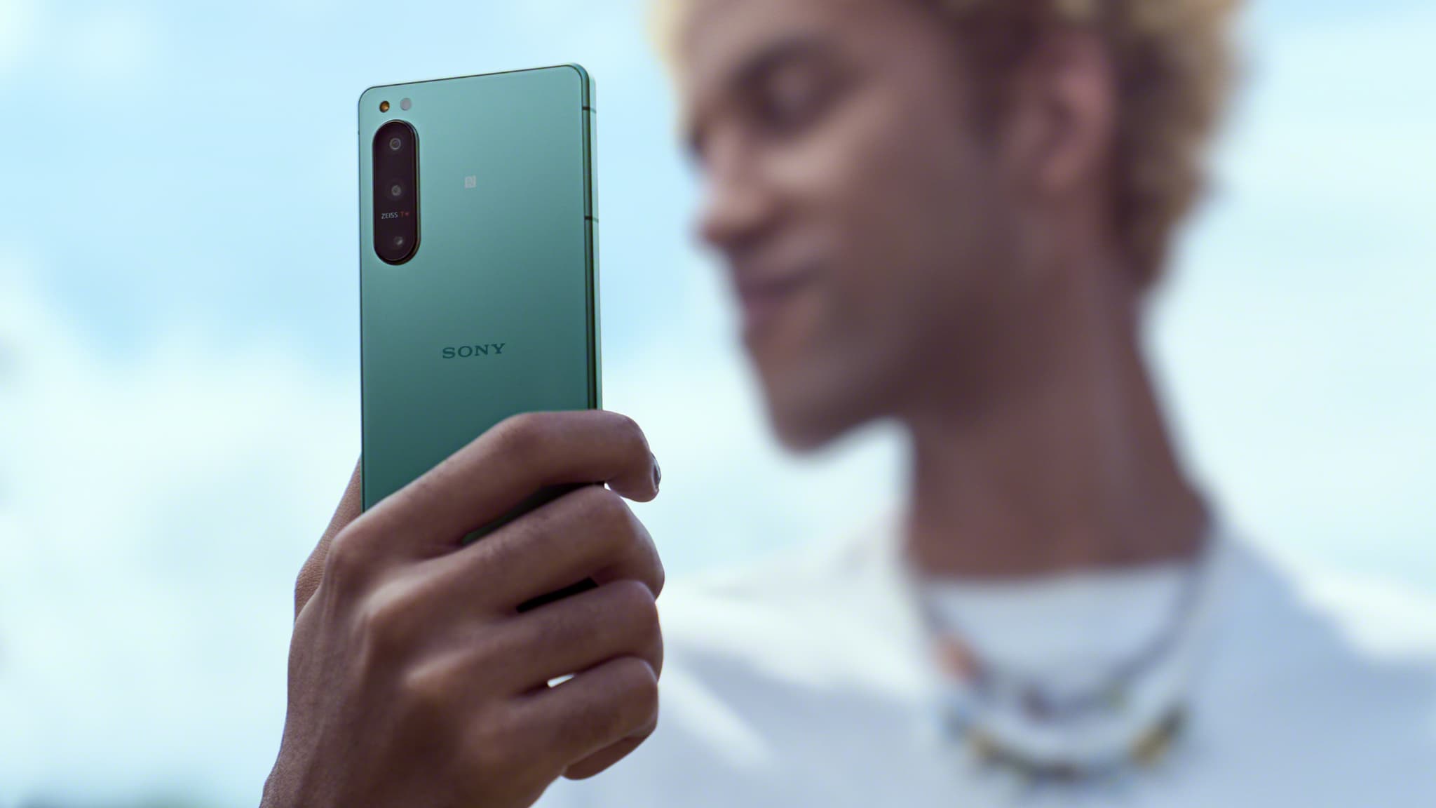 Le Xperia 5 IV propose des performances élevées en photo et vidéo dans un format réduit.