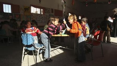 Le décret assouplissant les règles d'accueil des crèches, que dénoncent les professionnels de la petite enfance et des parents, est désormais prêt à entrer en vigueur après sa parution mardi au Journal officiel. /Photo d'archives/REUTERS