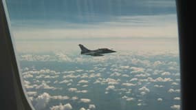 Des Franciliens ont été inquiets de voir en ce 11 septembre un avion voler à basse altitude, escorté par un avion de chasse