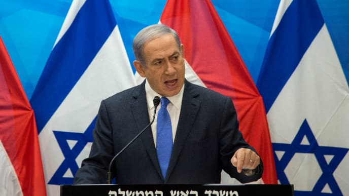 Benjamin Netanyahu lors d'une conférence de presse commune avec le ministre des Affaires étrangères néerlandais Bert Koenders à Jérusalem, le 14 juillet 2015.