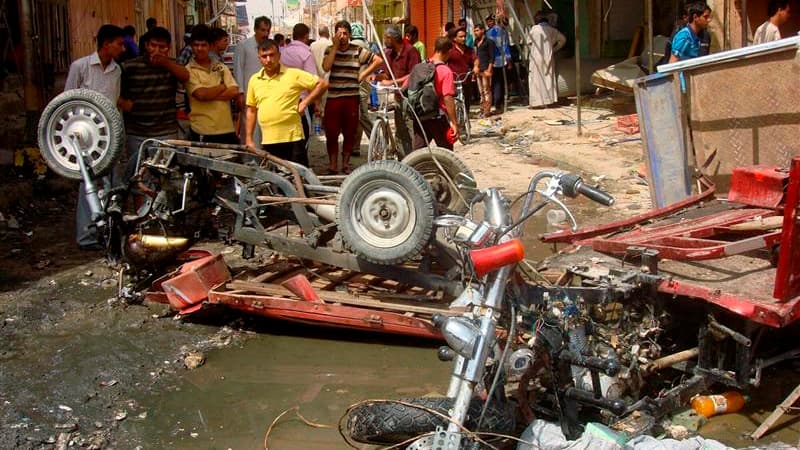 Trois attentats commis mardi dans le centre et le sud de l'Irak ont fait 44 morts près de lieux saints chiites. /Photo prise le 3 juillet 2012/REUTERS/Imad al-Khozai