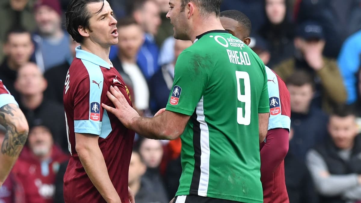 Burnley : auteur d’une énorme simulation, Barton essaye de se défendre