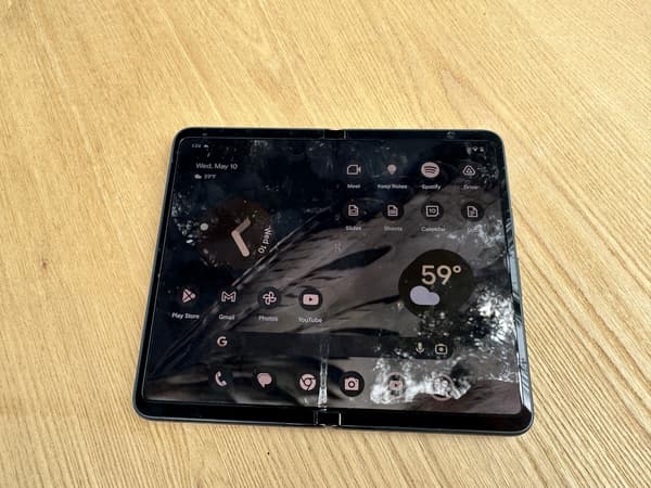 La pliure de l'écran du Google Pixel Fold reste assez visible La pliure de l'écran du Google Pixel Fold reste assez visible