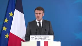 Emmanuel Macron lors d'une conférence de presse à Bruxelles le 6 mars 2025
