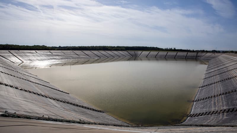 Un réservoir d'eau - aussi appelé bassine - à Mauzé-sur-le-Mignon, dans les Deux-Sèvres, en octobre 2022 (Photo d'illustration).