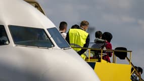 Des réfugiés afghans, évacués de Kaboul vers Dubaï, arrivent à l'aéroport de Copenhague le 22 août 2021 (Photo d'illustration).