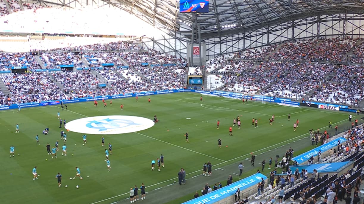 Le stade Vélodrome se remplit avant le match amical de l'OM, 2 août 2025 Le stade Vélodrome se remplit avant le match amical de l'OM, 2 août 2025