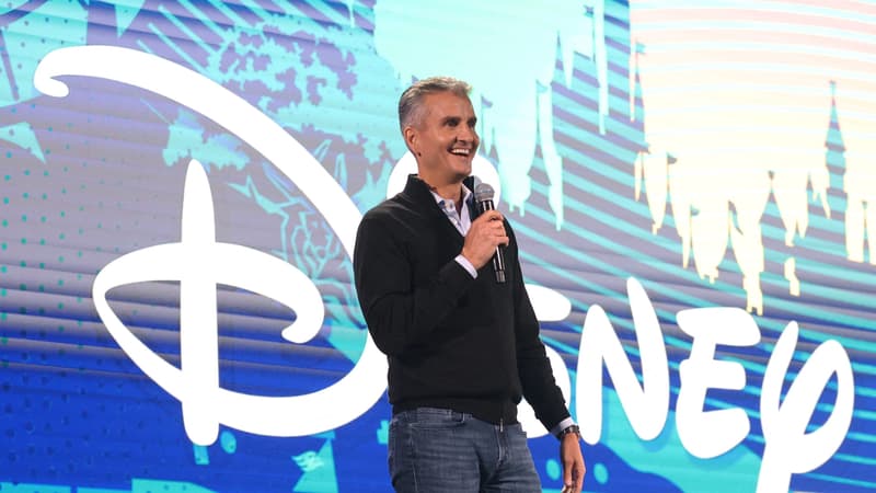 Disney va changer de patron: Josh D’Amaro, 28 ans de maison et responsable des parcs d’attractions, désigné comme successeur de Bob Iger