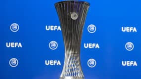 Le trophée de l'Europa Conference League