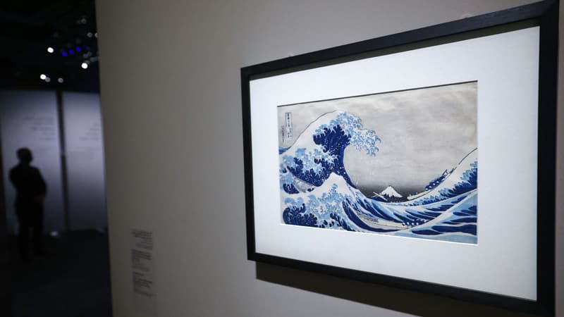 Un autre exemplaire de "La Grande Vague de Kanagawa", exposée au Louvre Abu Dhabi en avril 2022 (image d'illustration)