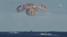 La capsule Crew Dragon de Space X à son amerrissage dans l'océan Atlantique, le 8 mars 2019. 
