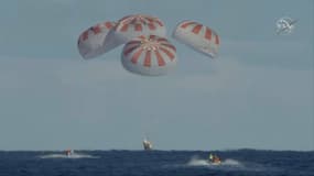 La capsule Crew Dragon de Space X à son amerrissage dans l'océan Atlantique, le 8 mars 2019. 