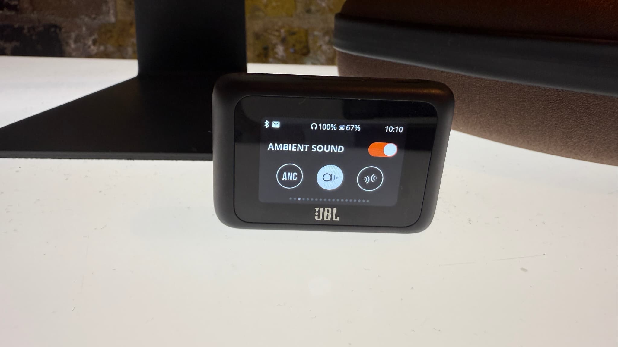 L'émetteur Smart Tx du JBL Tour One M3 L'émetteur Smart Tx du JBL Tour One M3