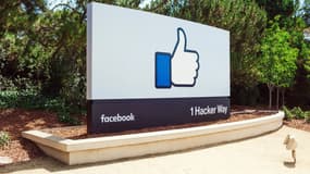 Un "like" à l'entrée du siège de Facebook à Menlo Park.