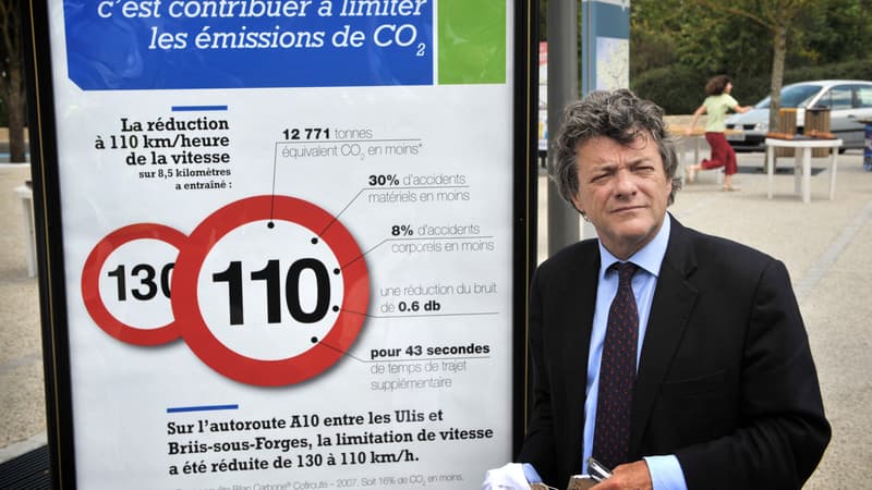 En 2008, le ministre de l'Ecologie, de l'énergie, du développement durable et de l'aménagement du territoire, Jean-Louis Borloo, participait à une opération de prévention routière invitant les automobilistes a roulé moins vite, à la veille de la deuxième vague de départs en vacances. 