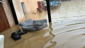 À Dagneux, dans l'Ain, plusieurs habitants ont été évacués alors que l'eau est montée à près d'un mètre de hauteur après des pluies le 8 octobre 2024.