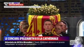 Le cercueil d'Elizabeth II entre dans la cathédrale Saint-Gilles à Édimbourg