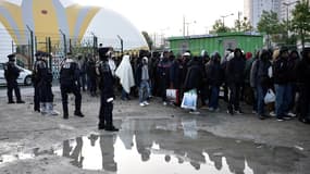 Le centre d'accueil des migrants, Porte de la Chapelle à Paris