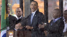 L'interprète, ici à droite de Barack Obama, a affirmé avoir eu "une crise de schizophrénie".