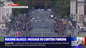 Hommage à Maxime Blasco: le cortège funèbre traverse le pont Alexandre III avant d'arriver à l'Hôtel des Invalides