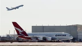 Qantas espère être en mesure d'utiliser "dans les prochains jours" les six Airbus A380 de sa flotte cloués au sol pour des vérifications après l'avarie sur le moteur d'un des appareils, indique le patron de la compagnie aérienne australienne, Alan Joyce.
