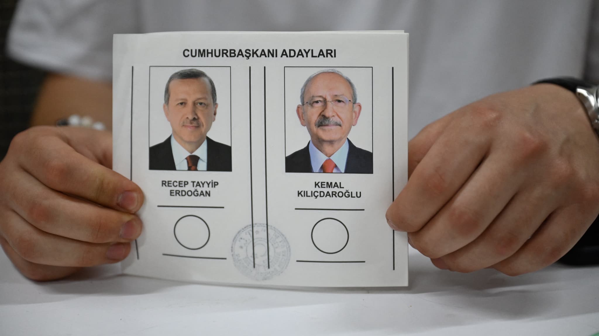 Un bulletin de vote montrant Recep Tayyip Erdogan et Kemal Kiliçdaroglu, candidats au second tour de la présidentielle en Turquie