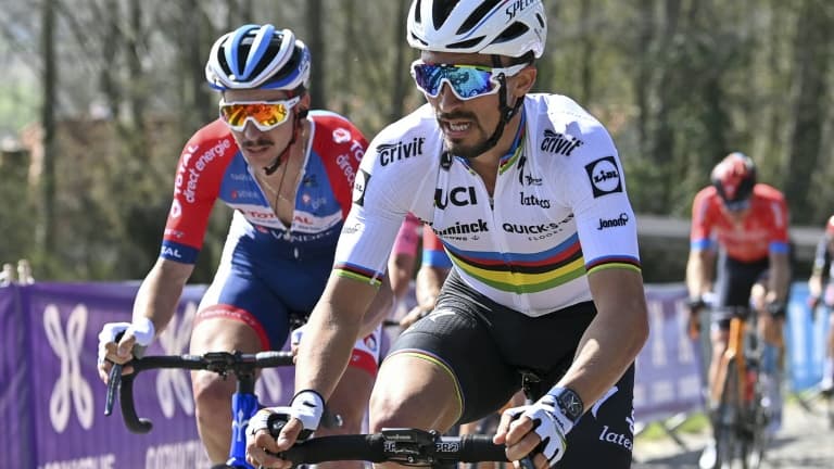 Le Français Julian Alaphilippe lors de la semi-classique "A travers la Flandre", le 31 mars 2021 à Waregem Le Français Julian Alaphilippe lors de la semi-classique "A travers la Flandre", le 31 mars 2021 à Waregem
