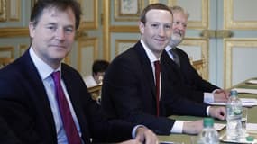"Ce ne sont pas aux sociétés privées, qu'elles soient grandes ou petites, de proposer ces règles. Ce sont aux responsables politiques élus démocratiquement dans le monde démocratique de le faire", a déclaré Nick Clegg, responsable de la communication de Facebook.