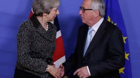 La Première ministre britannique Theresa May et la président de la Commission européenne Jean-Claude Juncker.