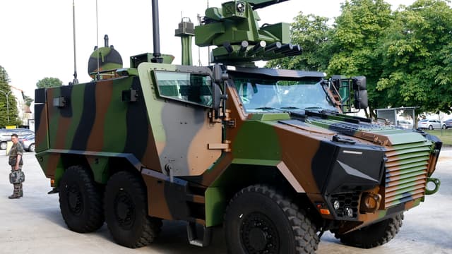 Le Griffon est un véhicule blindé 6x6 équipé d'un tourelleau.