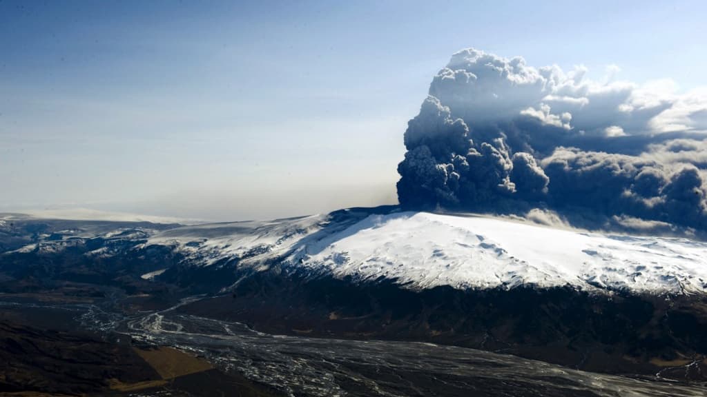 Le volcan Eyjafjallajokull lors de son éruption en 2010.