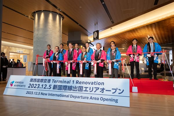 Inauguration du nouveau terminal 1 de l'aéroport international du Kansai, dans la baie d'Osaka.
