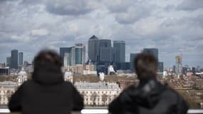 Un bus sillonne les quartiers les plus huppés de Londres pour une visite guidée d'un nouveau genre.