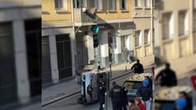 Un particulier a percuté, en voiture, celle d'une patrouille de police à Croix-Rousse, ce dimanche 12 janvier.