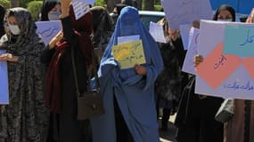 Des Afghanes manifestent pour leurs droits à Hérat, dans l'ouest de l'Afghanistan, le 2 septembre 2021