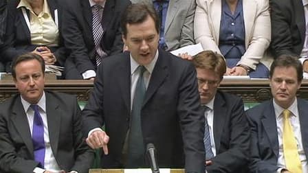 George Osborne, chancelier de l'Echiquier, a présenté mercredi un plan d'austérité sans précédent en Grande-Bretagne. Il prévoit la suppression d'un demi-million d'emplois publics en quatre ans et le relèvement de l'âge légal du départ à la retraite de 65