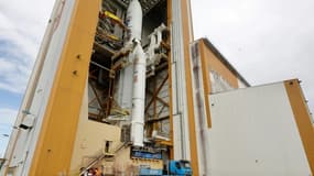 La fusée Ariane 5 dans son bâtiment d'assemblage à Kourou, le 15 juin 2023