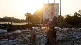La zone de sit-in des partisans de Mohamed Morsi près de la mosquée Rabaa al Adaouiya, dans le nord-est du Caire. Le gouvernement intérimaire égyptien, soutenu par les militaires, s'est dit prêt dimanche à donner une chance aux efforts de médiation pour t