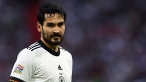Cela ne vous aura pas échappé, le maillot de Gündogan ne comporte que deux étoiles