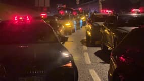 Plusieurs rassemblements de taxis en colère se déroulent ce lundi 2 décembre 2024 autour de Lyon.
