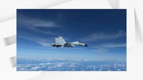 Un avion de chasse de la marine chinoise à proximité d'un avion de l'armée de l'air américaine dans l'espace aérien international au-dessus de la mer de Chine méridionale, selon l'armée américaine, dans une vidéo prise le 21 décembre 2022.