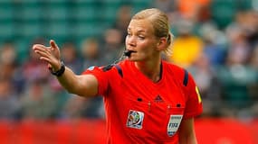 Bibiana Steinhaus va arbitrer son premier match en Bundesliga
