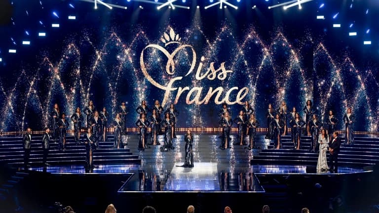 Les participantes à la demi-finale du concours de beauté Miss France 2024 à Dijon, le 16 décembre 2023 en Côte-d'Or