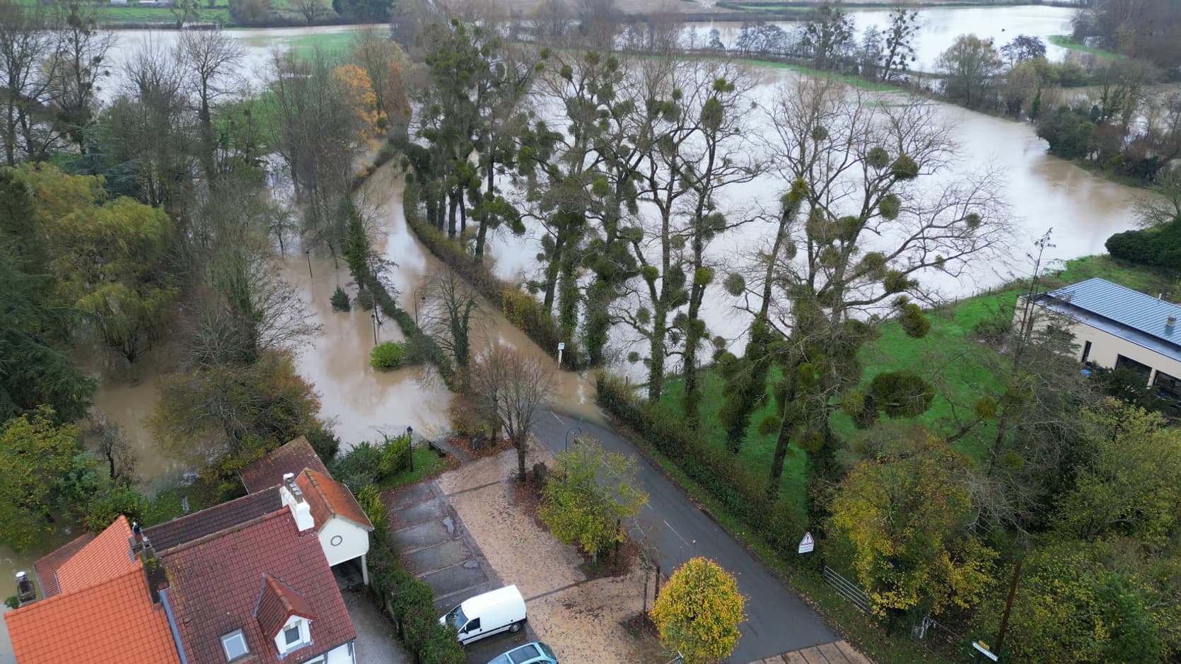 Hesdigneul-lès-Boulogne (Pas-de-Calais) inondé en raison du débordement de la Liane, le 19 novembre 2024.