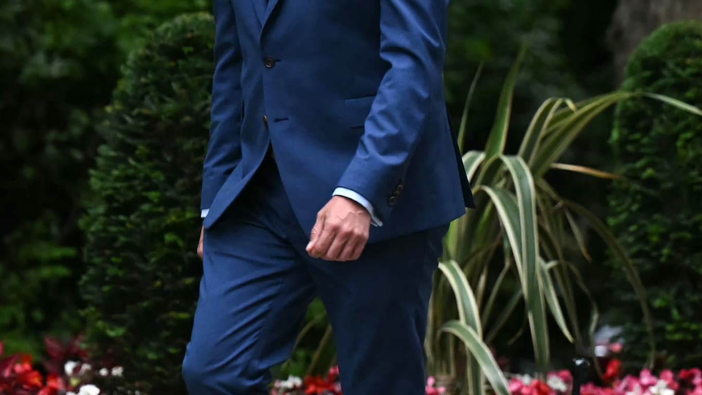 Wes Streeting, membre du parti travailliste, arrive à Downing Street, à Londres, le 5 juillet 2024, au lendemain des élections législatives britanniques, alors que les membres du cabinet doivent être nommés. Keir Starmer a promis de "reconstruire la Grande-Bretagne" lors de sa prise de fonction en tant que nouveau premier ministre du Royaume-Uni, à la suite de la victoire écrasante de son parti travailliste de centre-gauche aux élections législatives, qui a mis fin à 14 ans de règne des conservateurs.
Wes Streeting, membre du parti travailliste, arrive à Downing Street, à Londres, le 5 juillet 2024, au lendemain des élections législatives britanniques, alors que les membres du cabinet doivent être nommés. Keir Starmer a promis de "reconstruire la Grande-Bretagne" lors de sa prise de fonction en tant que nouveau premier ministre du Royaume-Uni, à la suite de la victoire écrasante de son parti travailliste de centre-gauche aux élections législatives, qui a mis fin à 14 ans de règne des conservateurs.